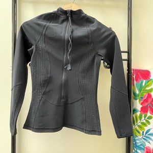 Lululemon fitted stretch jacket with side mesh panels (8/M)